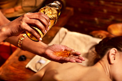Massage mit Öl Massage mit Öl
